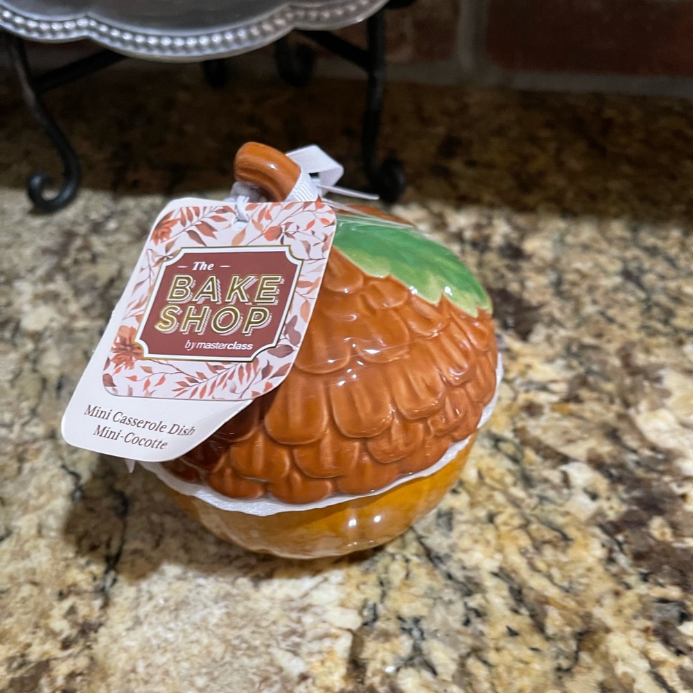 The Bakeshop ACORN shaped covered mini casserole dish  - Brand new - Adorable!